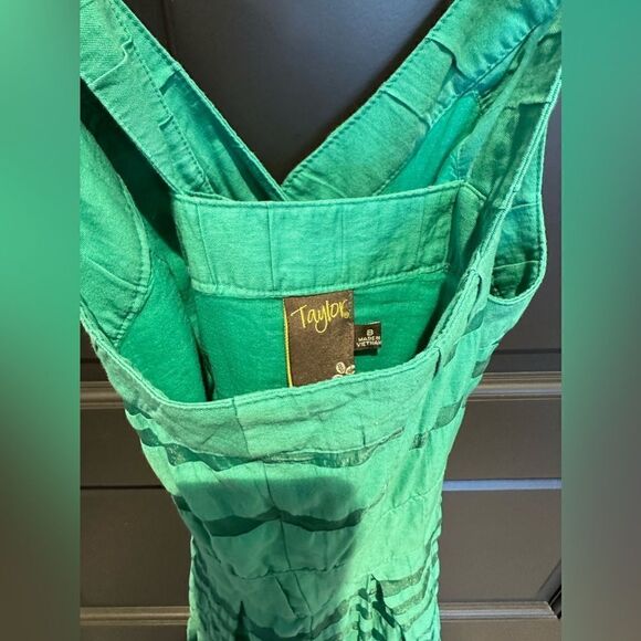 Taylor green dress NWOT - Picture 3 of 8